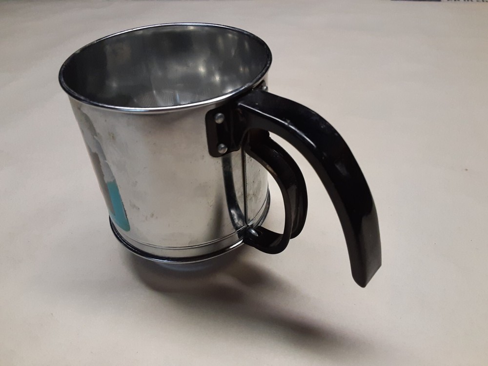 Vintage 1 cup flour sifter