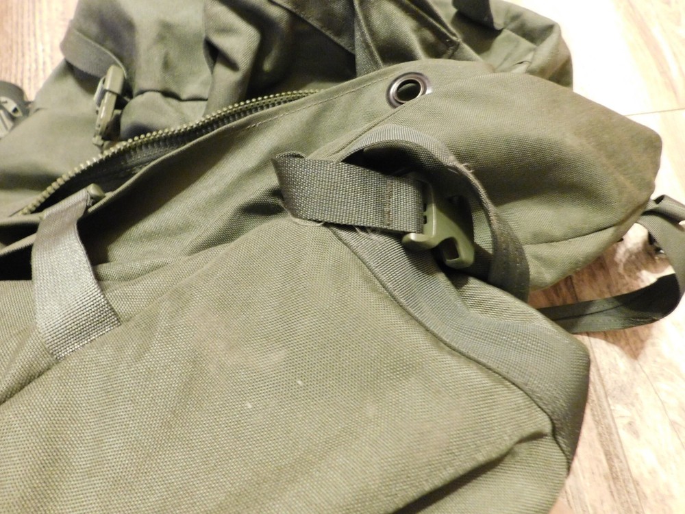 US MILITARY GREEN DUFFLE BAG