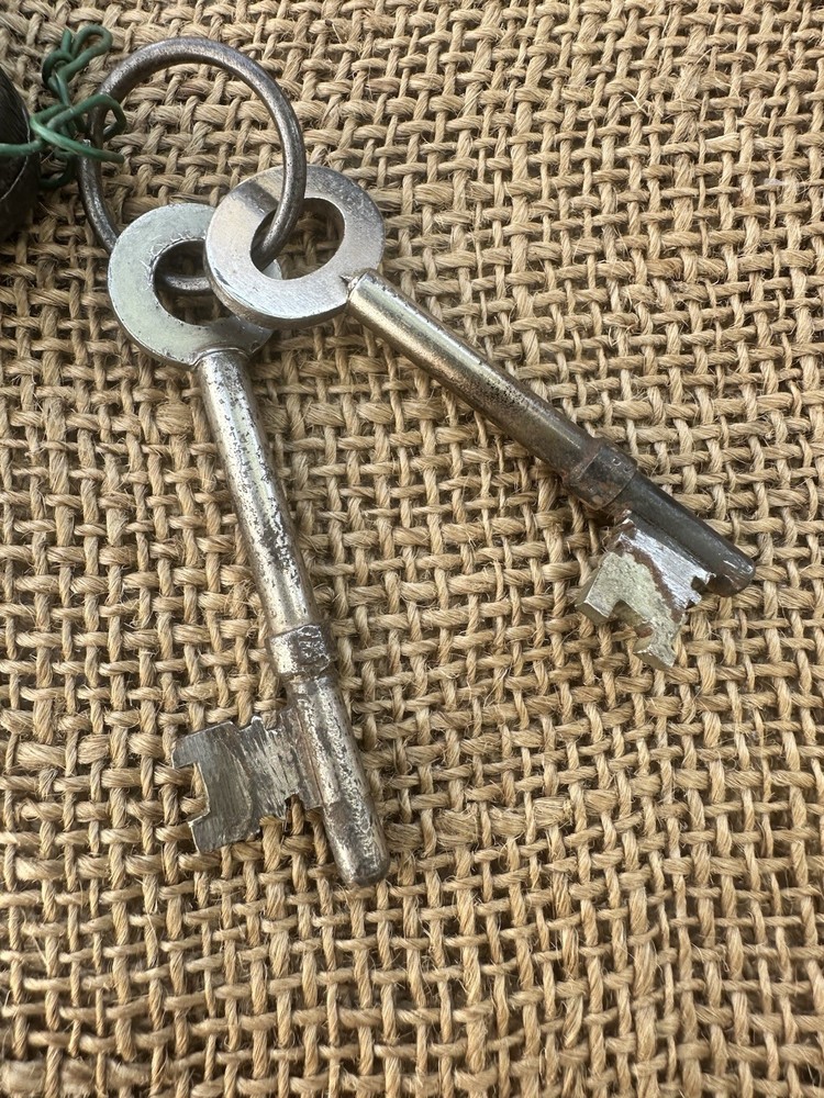 Secure 4-Lever Rim Lock – Brass Faceplate & Skeleton Keys – c1930s Working