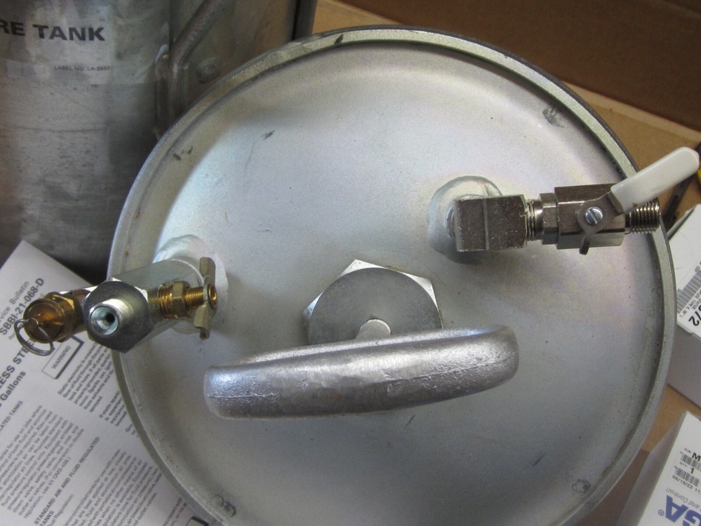 BINKS 83G PRESSURE POT