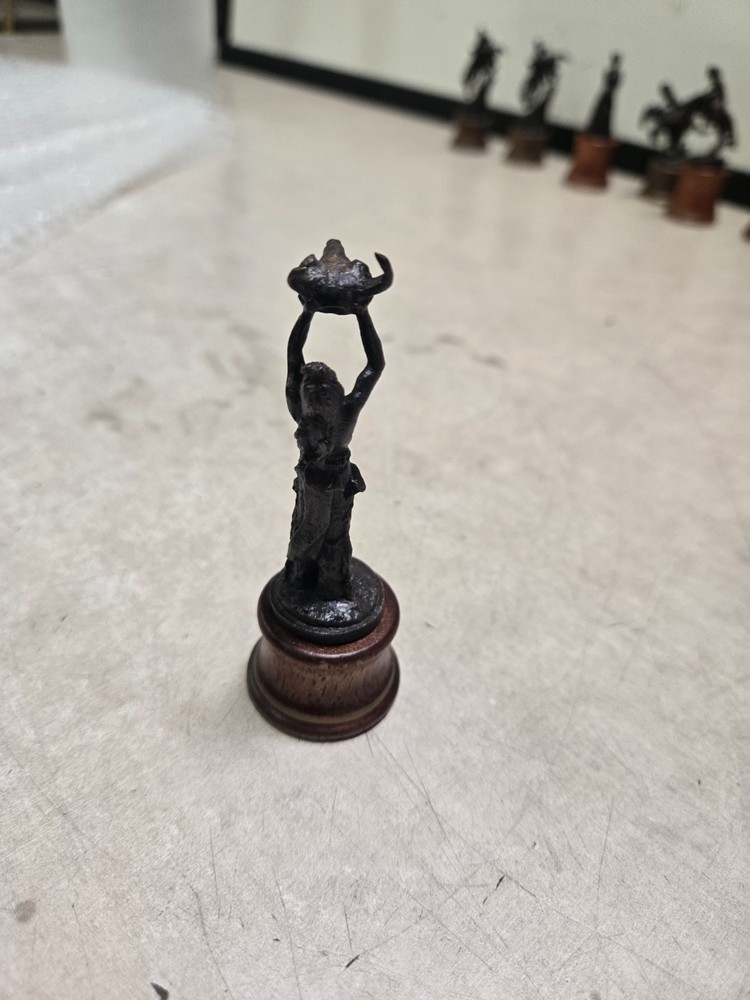 Frankling Mint 1991 Chess Piece Conjuring Back the Buffalo