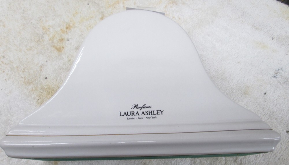 LAURA ASHLEY PARFUMS - Chic Ceramic MANTEL CLOCK, Quartz Movement