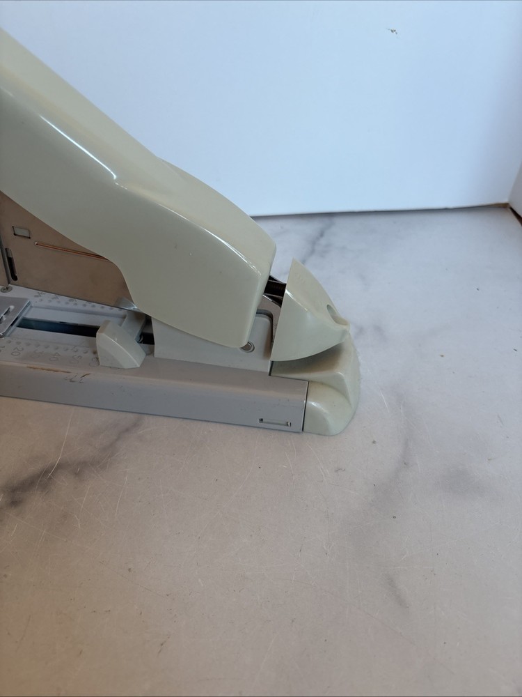 Swingline Model 390 Heavy Duty Office School Stapler Working