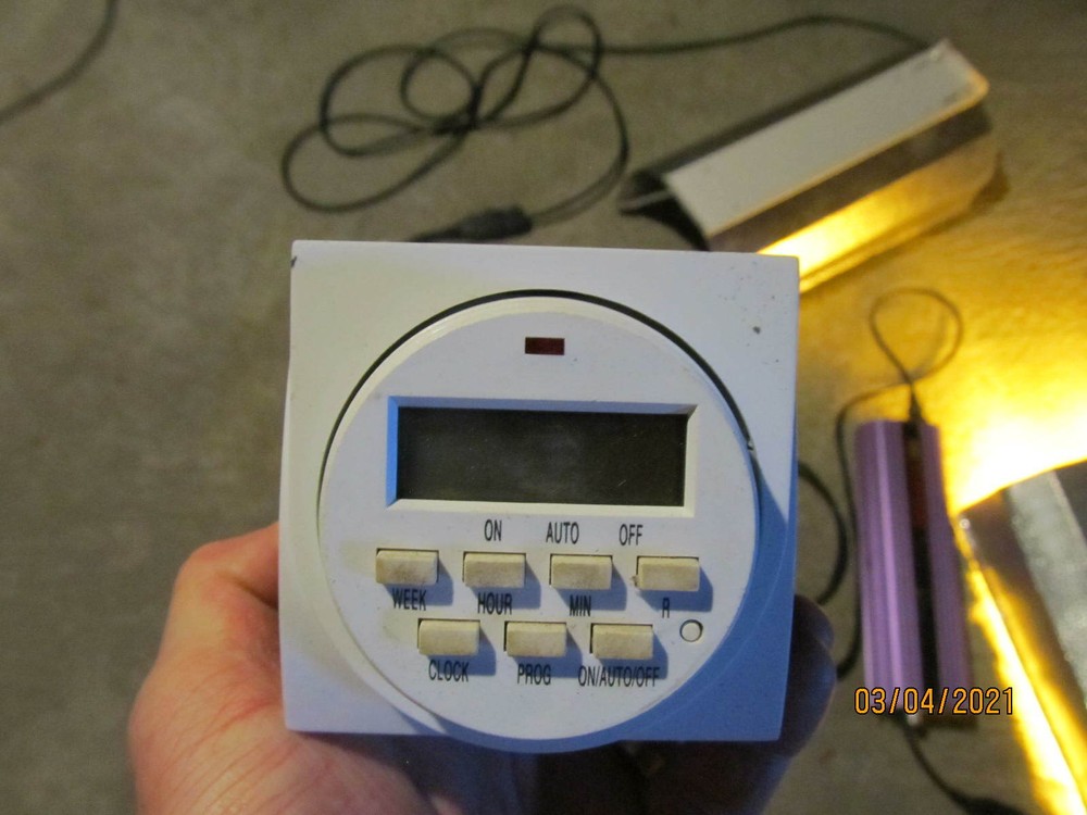 AUTO PILOT DIGITAL ENVIRONMENT CONTROLLER WITH APOLLO 1000 AND LIGHTS