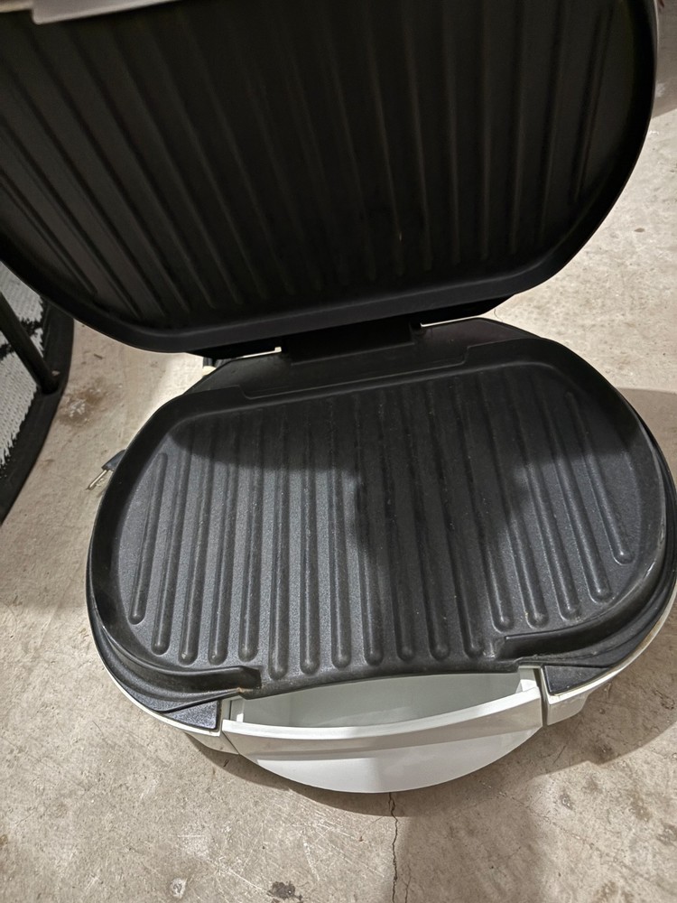 White hamilton beach grill with drip tray