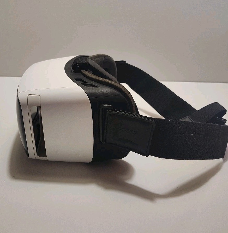 Zeiss VR One Plus Virtual Reality Smartphone Headset