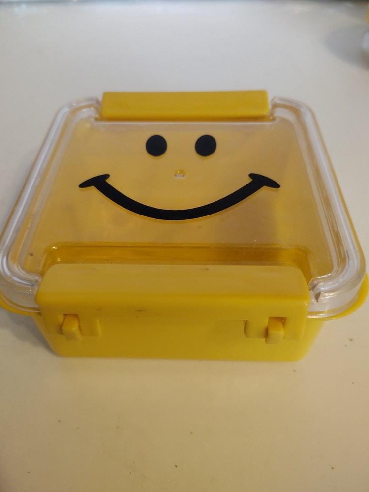 Smiley Plastic Pitcher Sandwich Holder Snack Holder