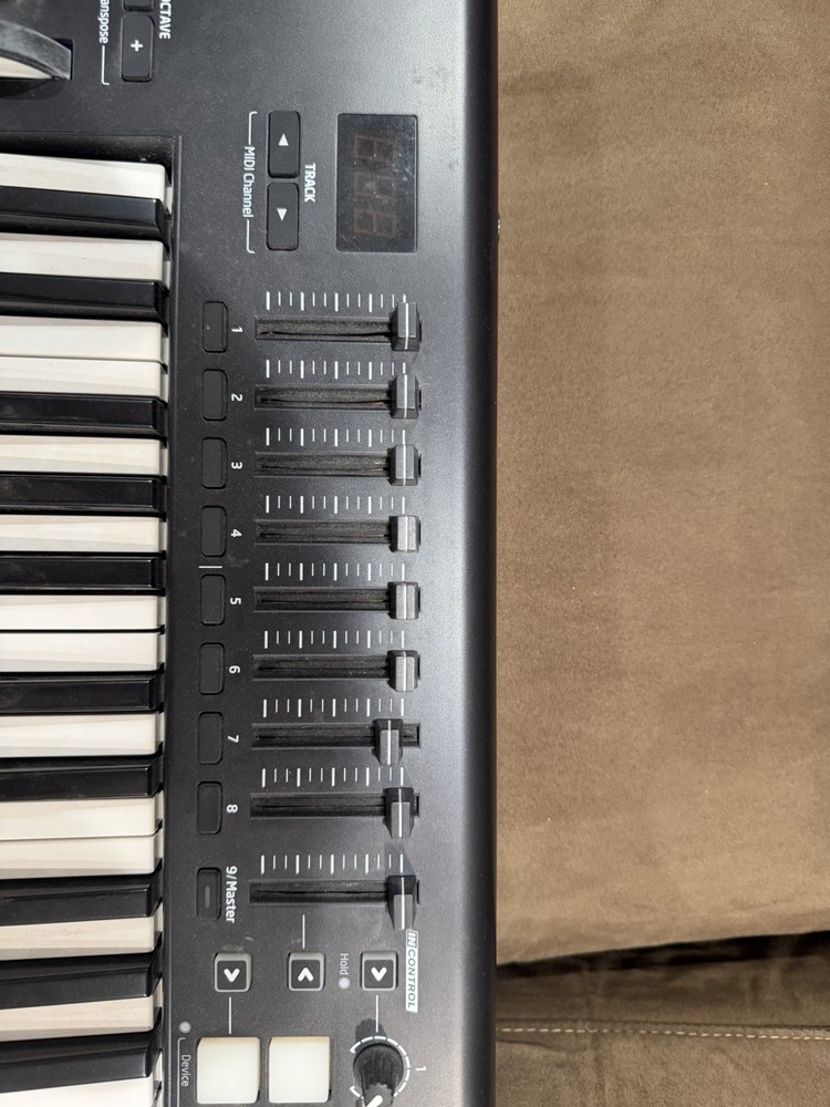 Novation Launchkey 61 MK2 MIDI Keyboard Controller USB 61-Key – Tested Working