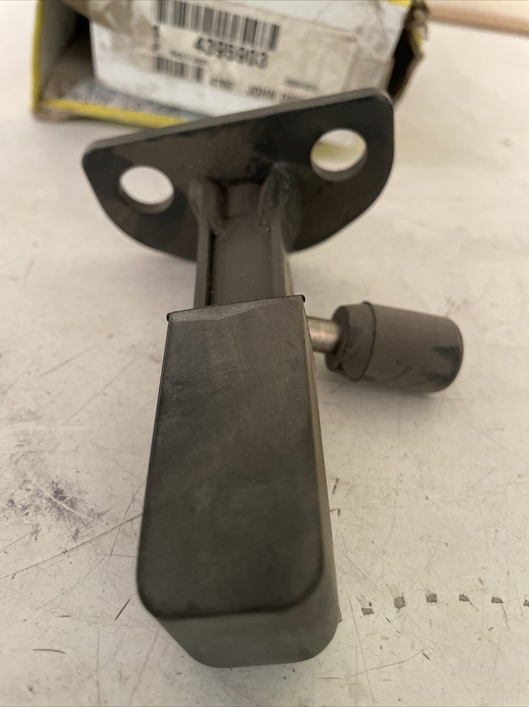 GENUINE JOHN DEERE 4395903 WINDOW LATCH NEW OEM