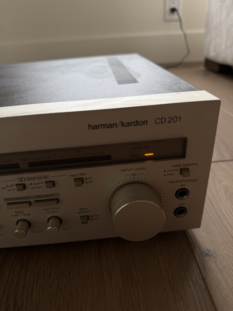 Harmon/Kardon CD 201. Ultrawideband Linear Phase Cassette. Powers On Clean