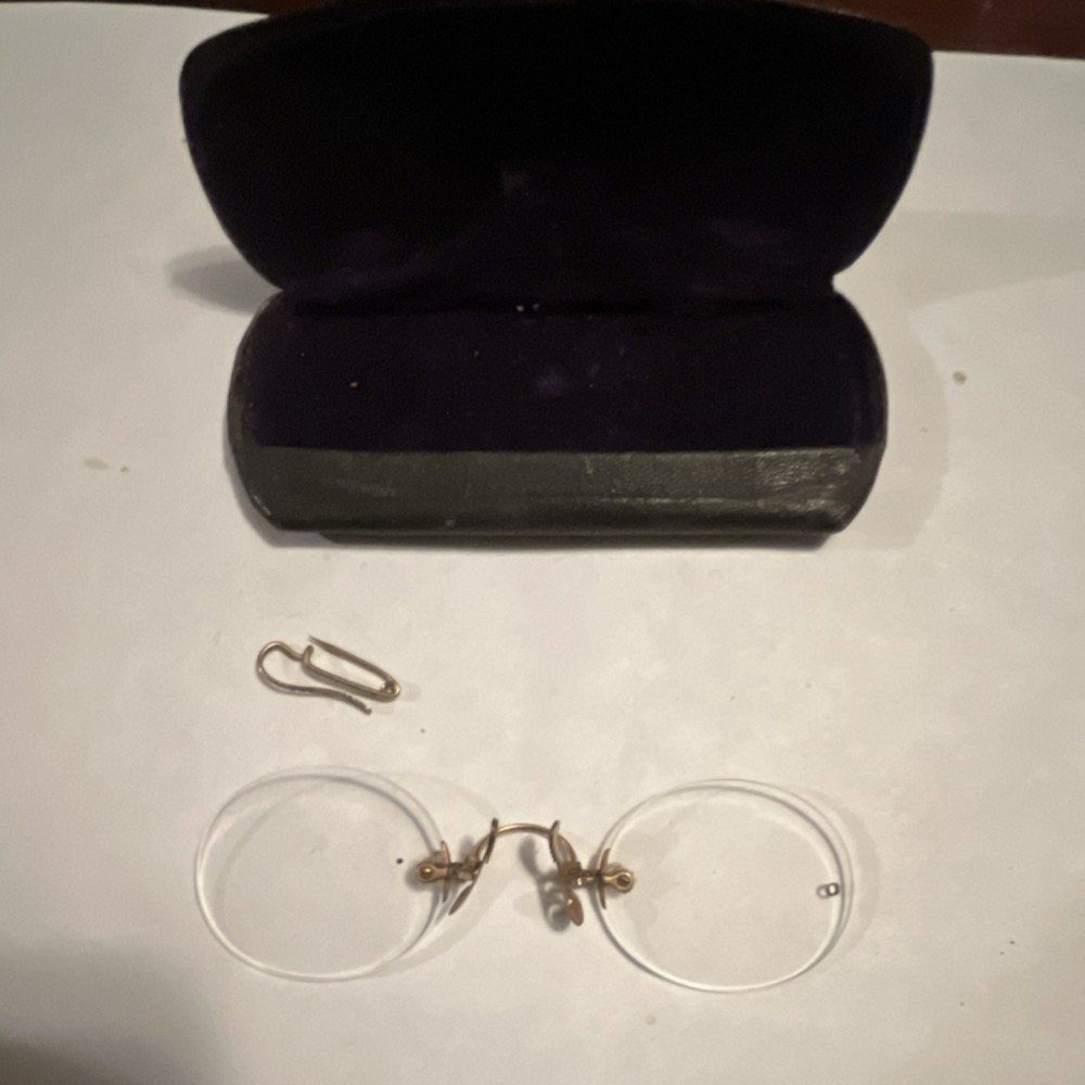 Gf shuron glasses with case