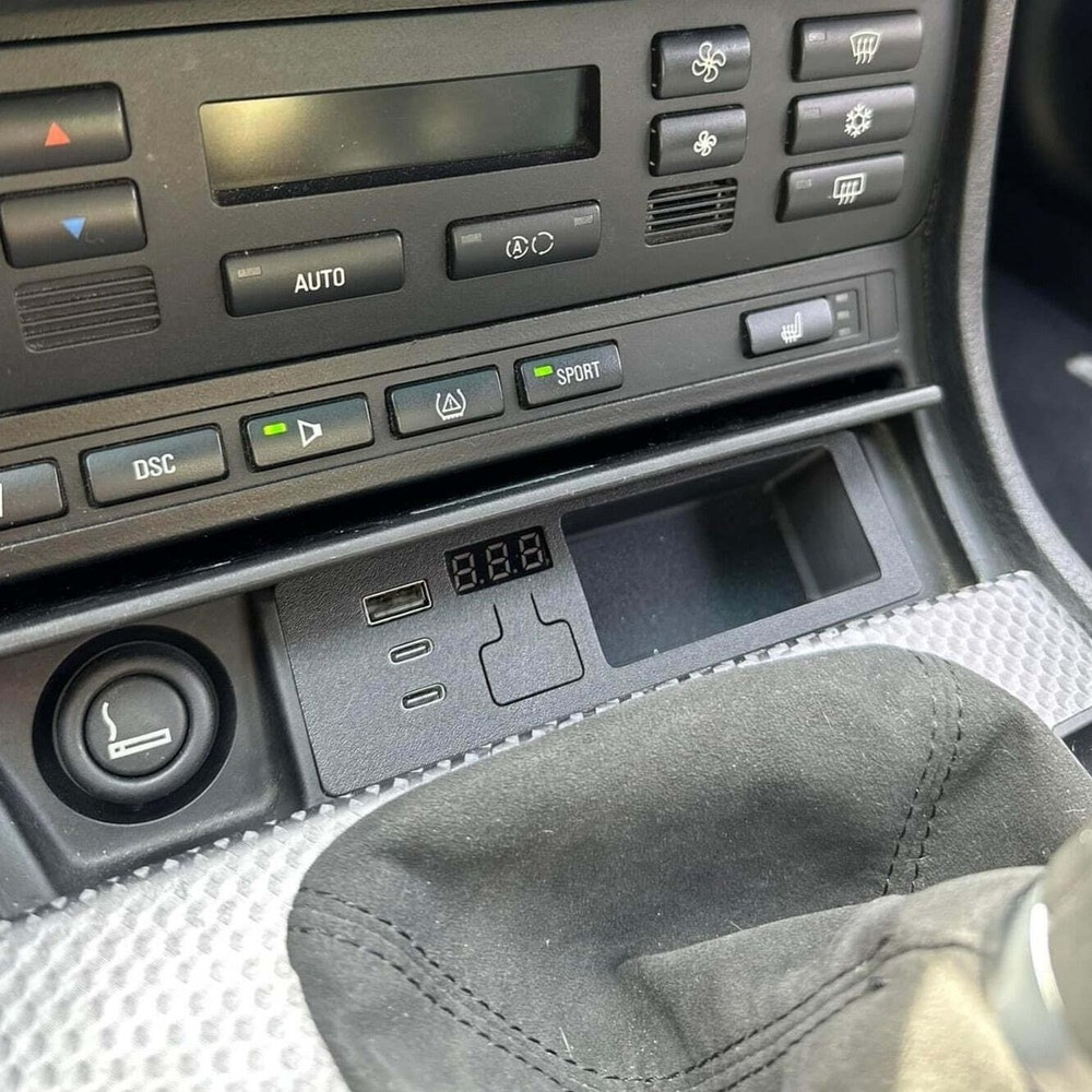 E46 Ashtray Voltmeter + Quick Charge USB-C Port