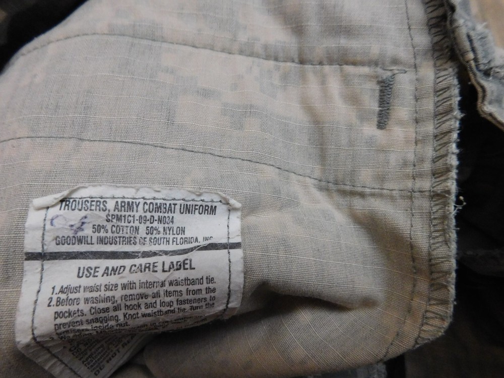 US ARMY ACU PANTS SIZE MEDIUM - X SHORT