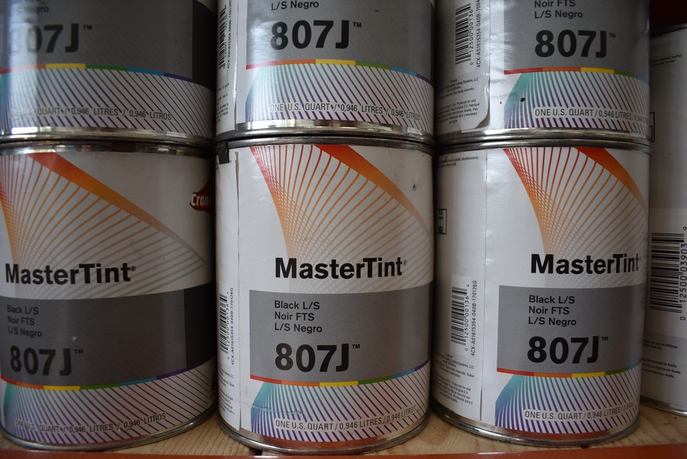 Cromax ChromaBase MasterTint 807J Black L/S Quart by Axalta