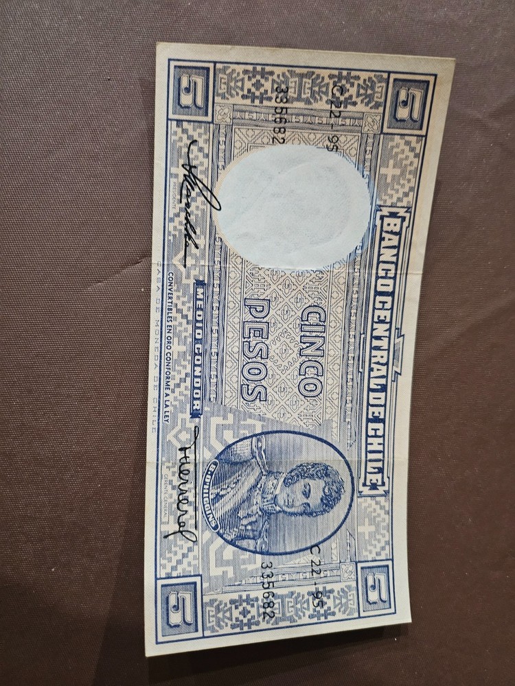 Banknotes - Various Countries - Chile, Germany, China / Japan, +1