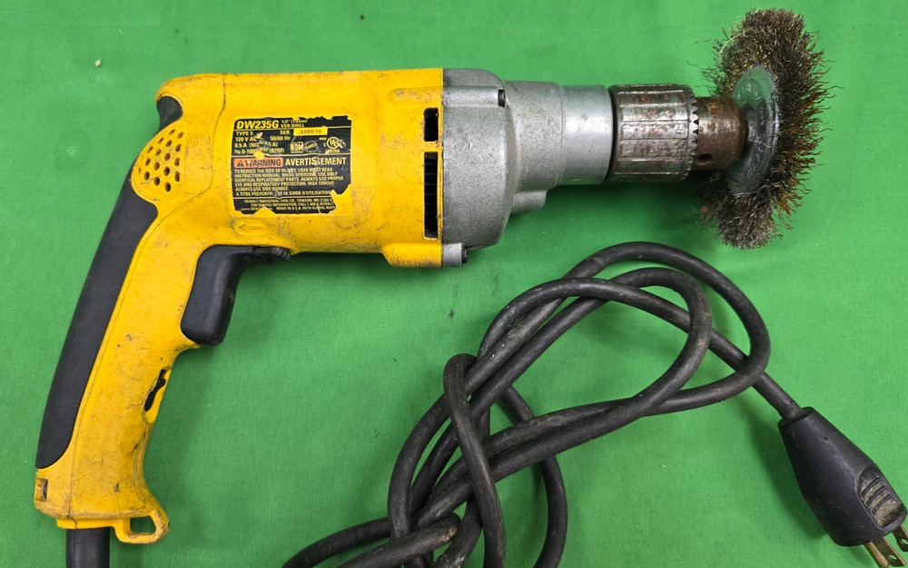 DEWALT DW235G 1/2" Variable Speed Corded Drill TESTED (E9)
