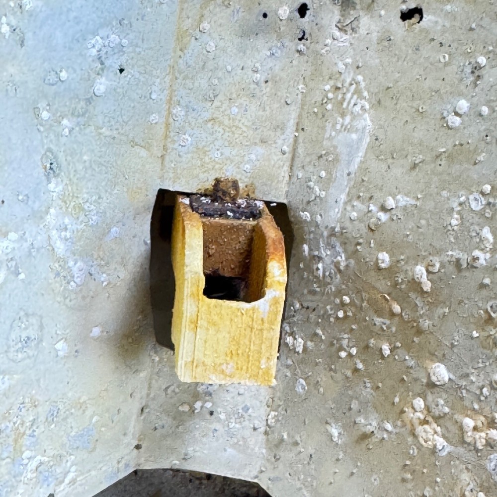 Space X Starship 34 - Recovered ENGINE BAY LIGHT - Flight 8