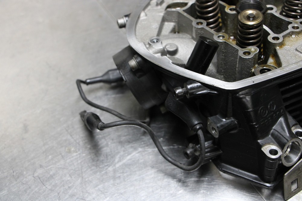 06-07 BMW R1200R Engine Motor Cylinder Head