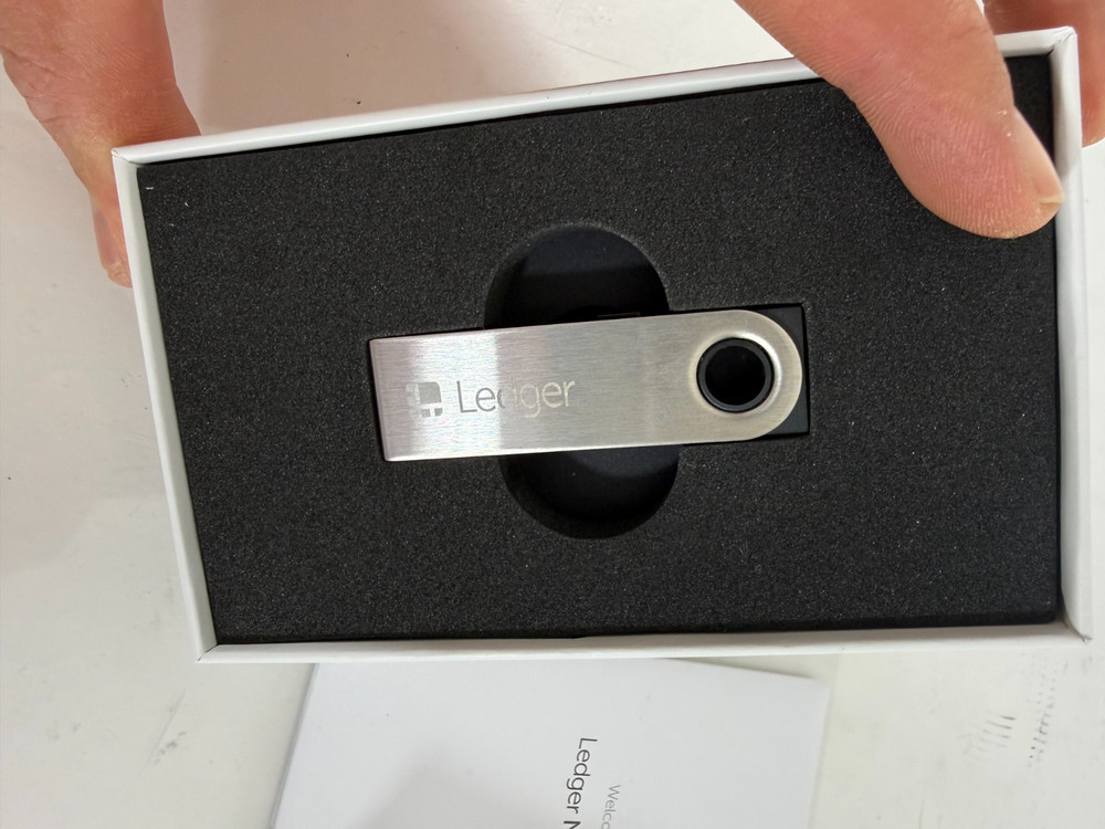 Ledger Nano S USB Hardware Wallet, Bitcoin Ethereum
