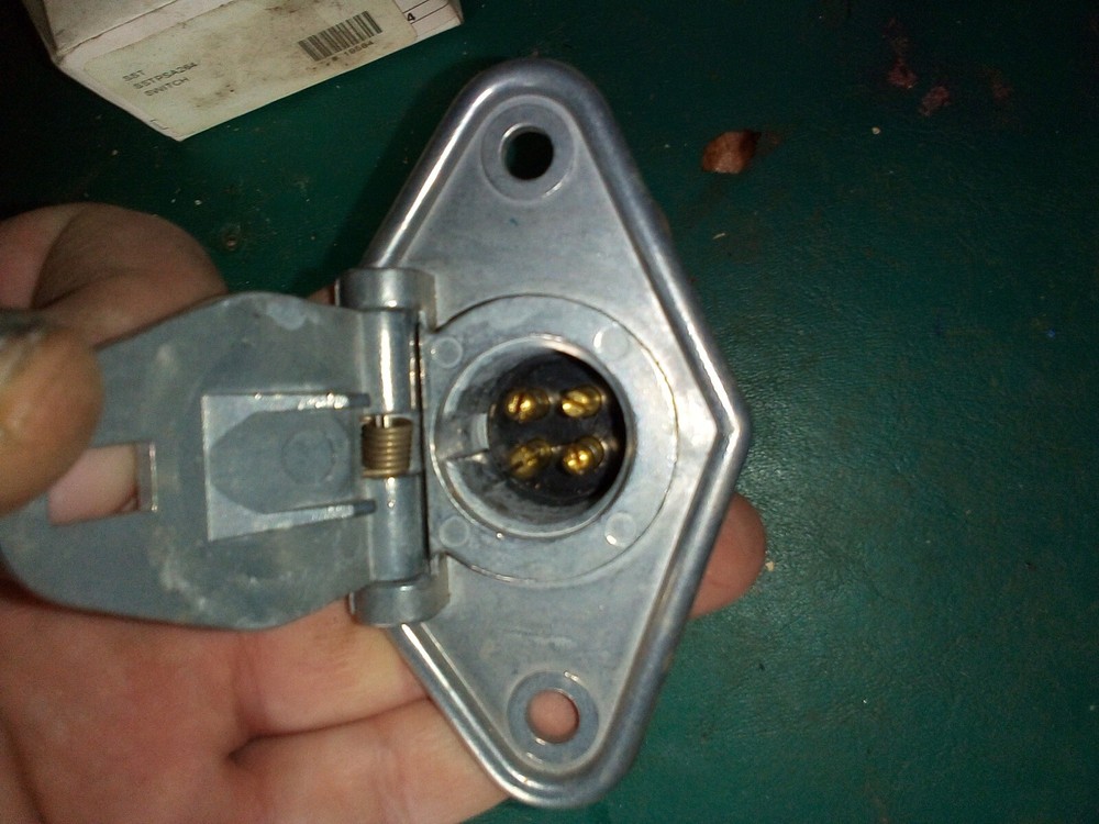 New Grote 82-1020 4-Pole Trailer Socket