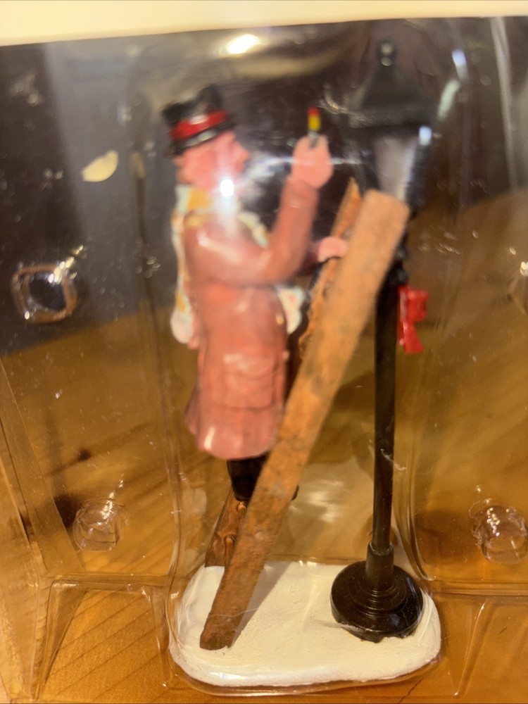 RETRO LEMAX COVENTRY COVE "LAMPLIGHTER" POLYRESIN ACCESSORY