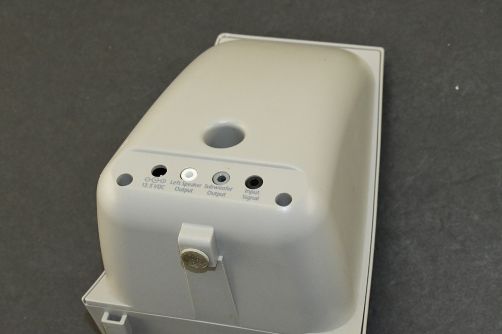 (1) - Polk Audio System Computer Speaker- Gray - Model AMR70 ?