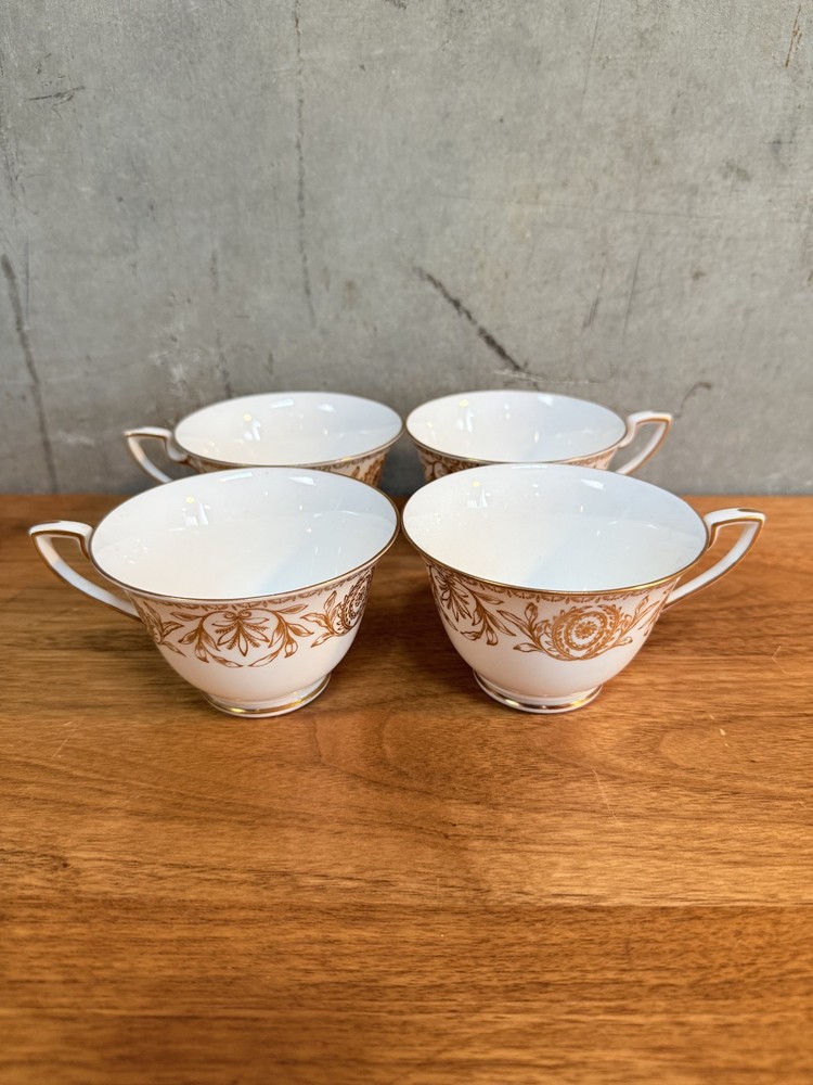 Royal Worcester Bone China POMPADOUR 20 Pc Dinnerware Set