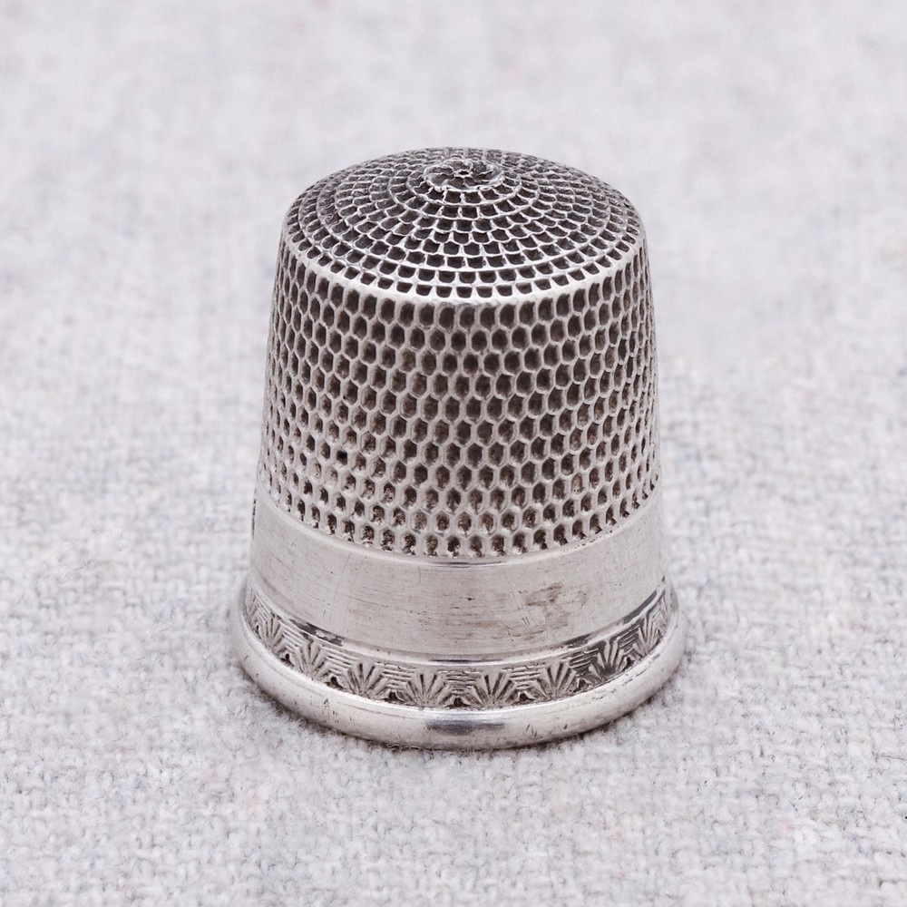 Vintage Sterling Silver Thimble Shell & Band Border Size 10