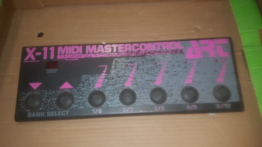 ART X 11 MIDI PEDALBOARD