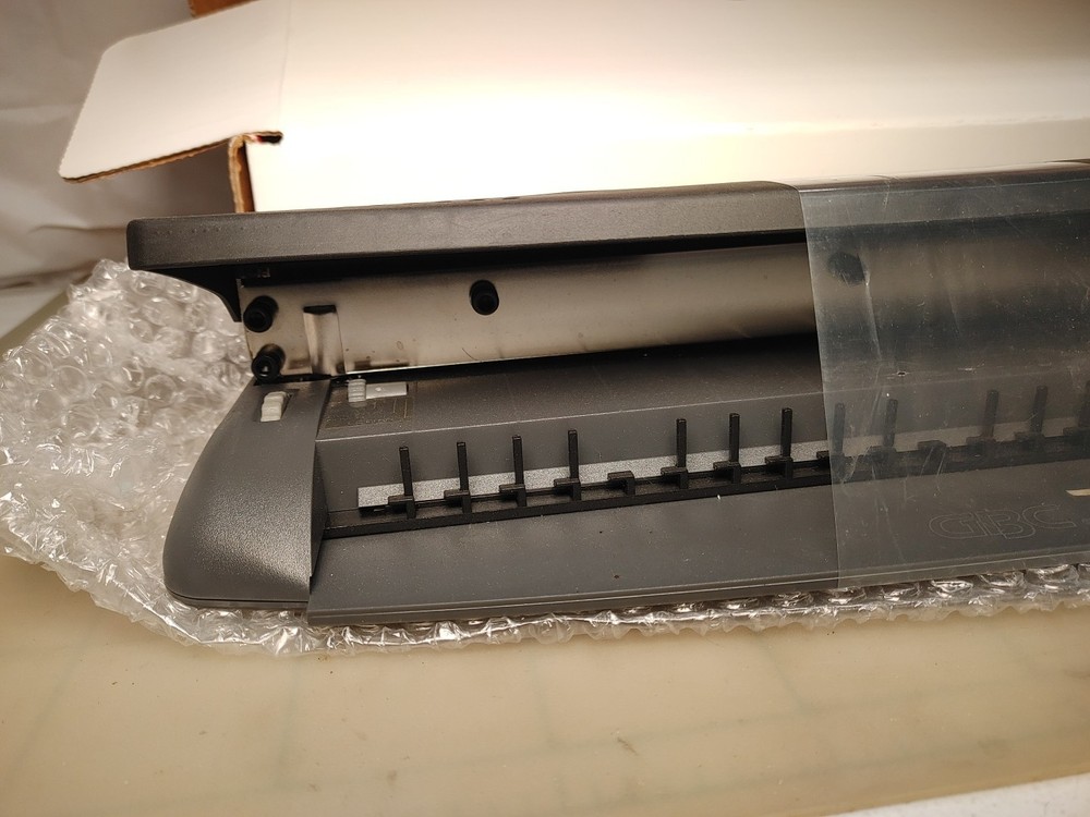 GBC Docubind Personal Presentation Binding System Machine Book Binder #7704100