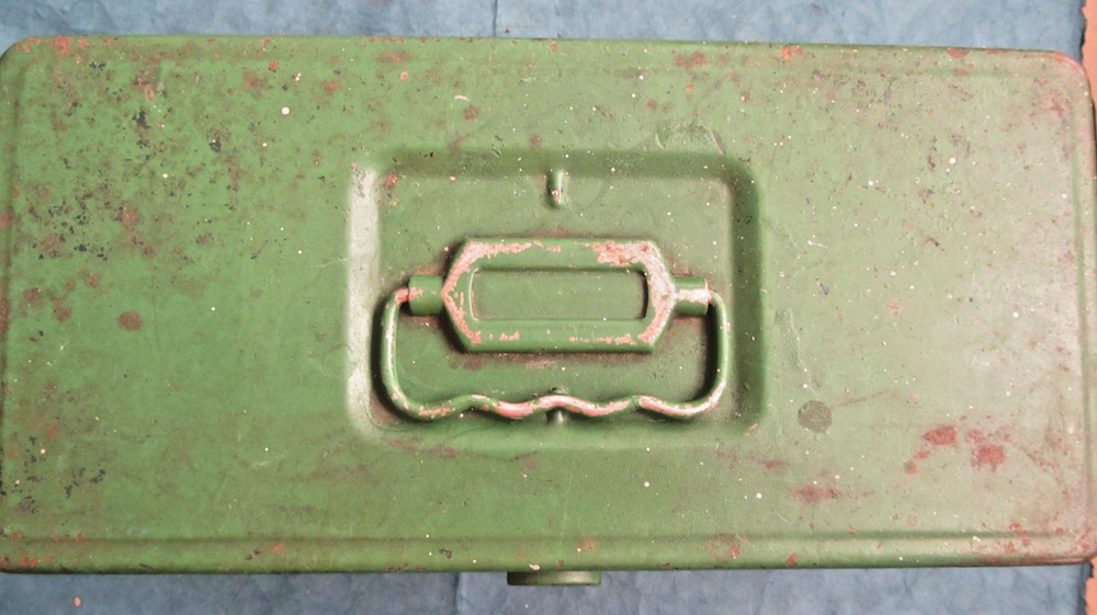 Vintage 1940's classic green small toolbox/tacklebox