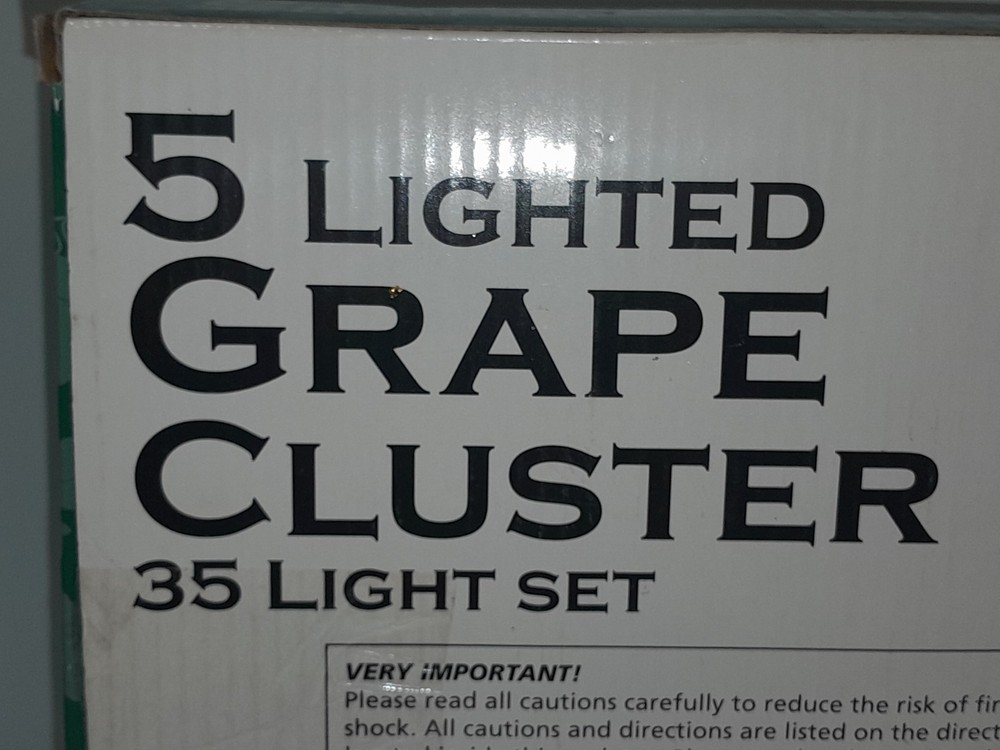 Red Grape Lighted Cluster String Lights 5 Clusters 35 Lights/Box (2 Open Boxes)
