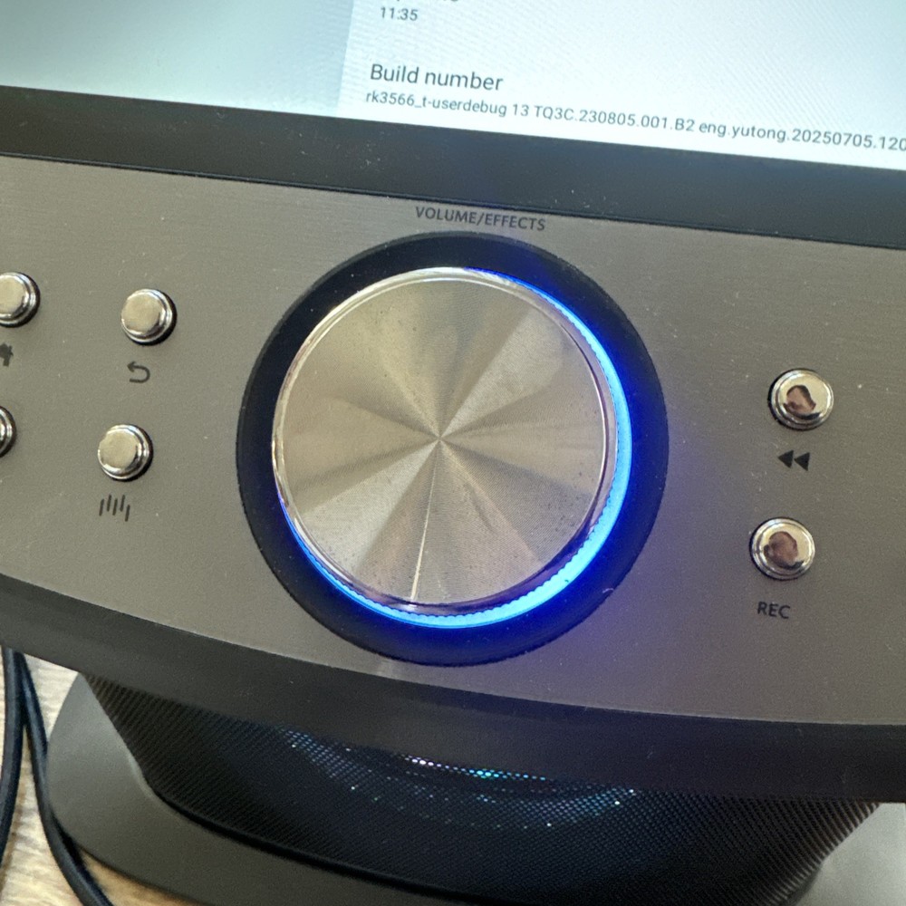 SINGING MACHINE ISM9033 WIFI TOUCHSCREEN KARAOKE SYSTEM TESTED