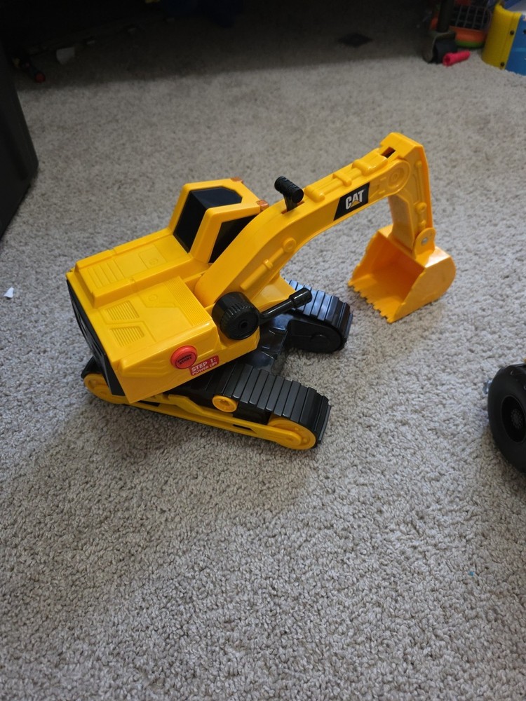 Lot 2 Battery Powered Cat Excavator Set Pre-owned Working