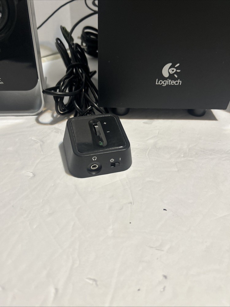 Logitech LS21 2.1 Multimedia Computer Speaker System Subwoofer Works