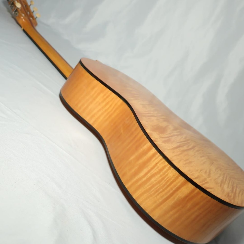 Kawai Gt-68 Classical Guitar Side Back Tiger Heather