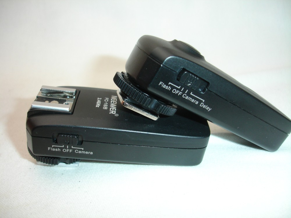 Neewer 2.4GHz Flash Camera Trigger Transmitter & Receiver (no cables)