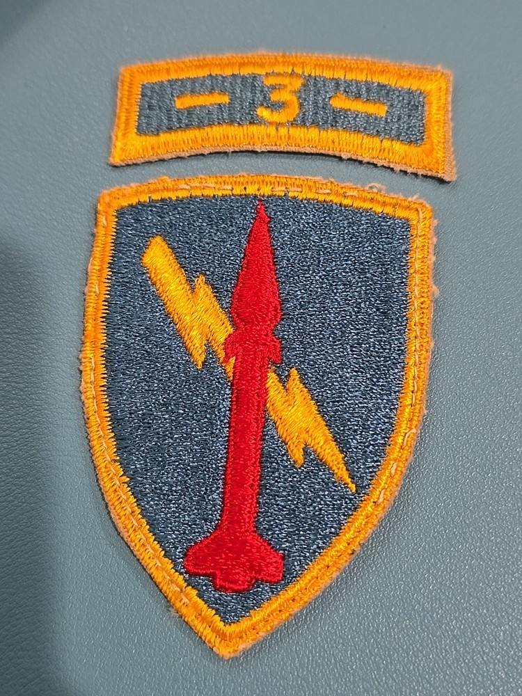 Cold War Vintage US Army 3rd Missile Command-Snow back- Patch & Tab-Off Uniform*