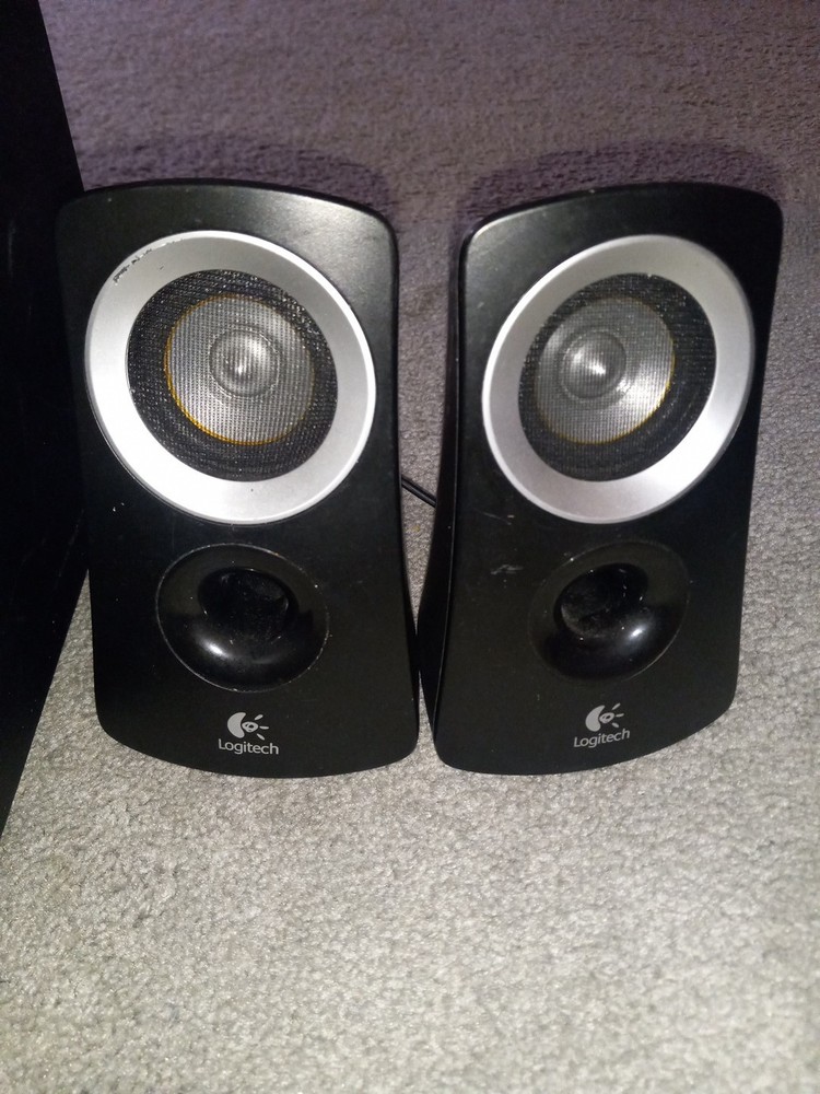 *READ* Logitech Z313 2.1 Multimedia Speaker System Subwoofer