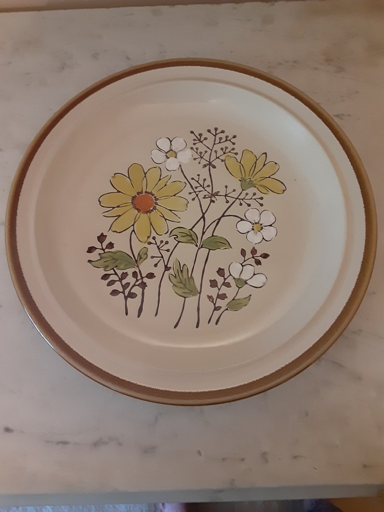 Vintage JJ Skonecrest Round Dinner Plate, Andre Tonche Designer, Daisy Pattern