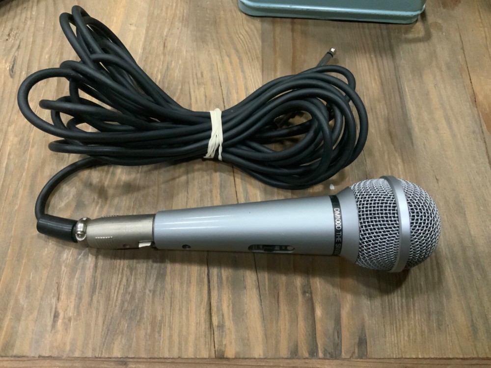 VINTAGE DM100D DYNAMIC MICROPHONE THE SINGING MACHINE