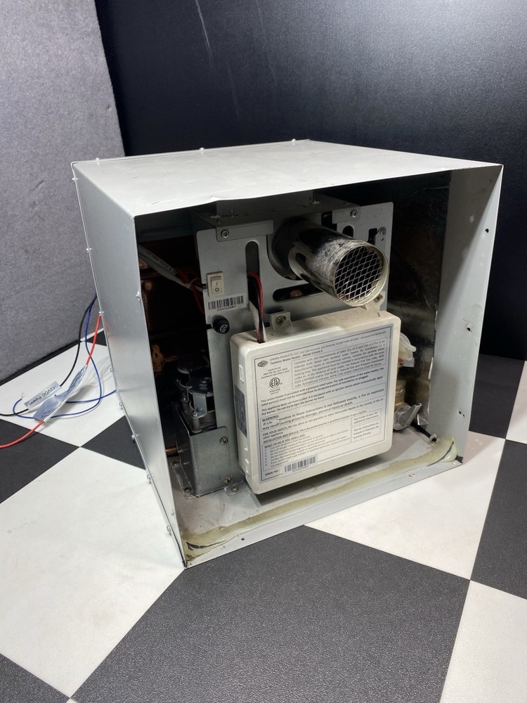 GIRARD 2GWHAM Tankless Water Heater For Parts Or Repair Only