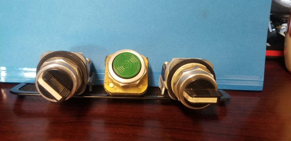 ALLEN BRADLEY 800T SELECTOR SWITCH/PUSH BUTTON