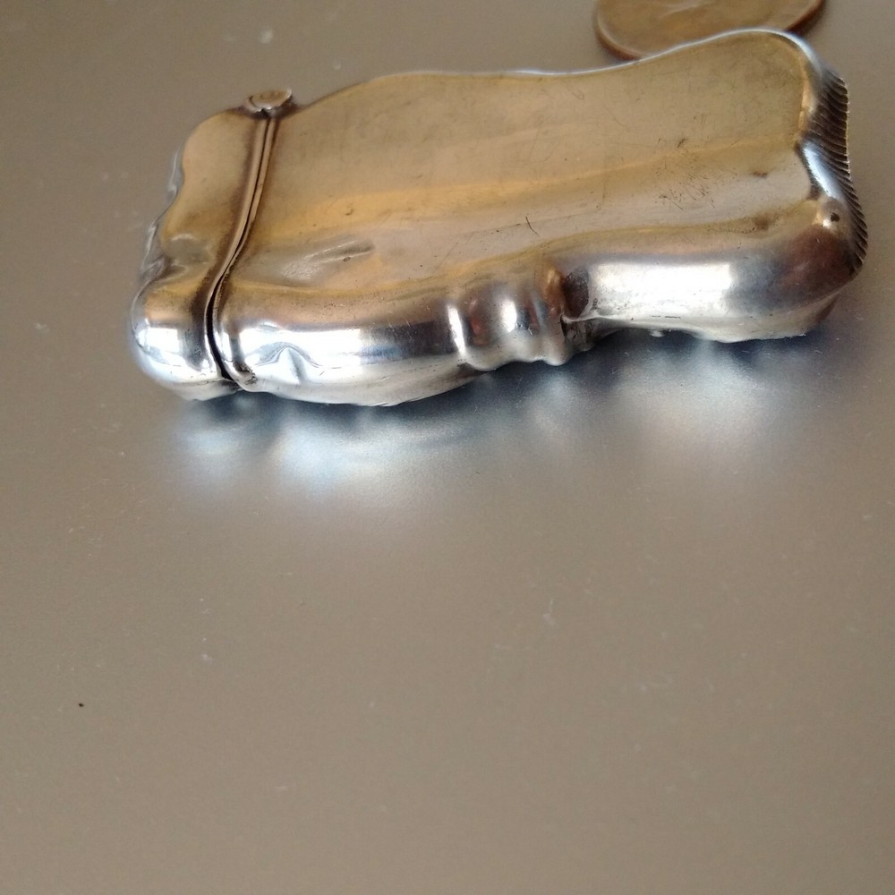 BEAUTIFUL ANTIQUE 1900S STERLING SILVER MATCH SAFE BOX SCROLLING PATTERN