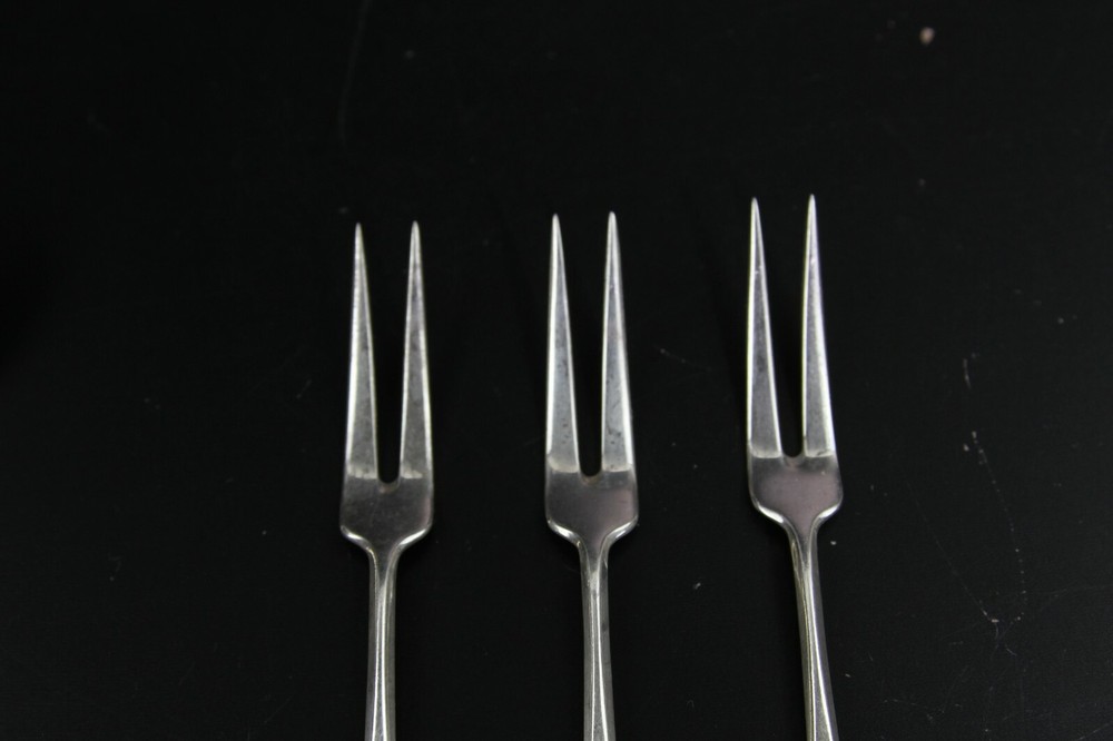 DAVID-ANDERSEN NORWAY 830 SILVER RADHUS PATTERN (5 PIECES) SPOONS & FORKS