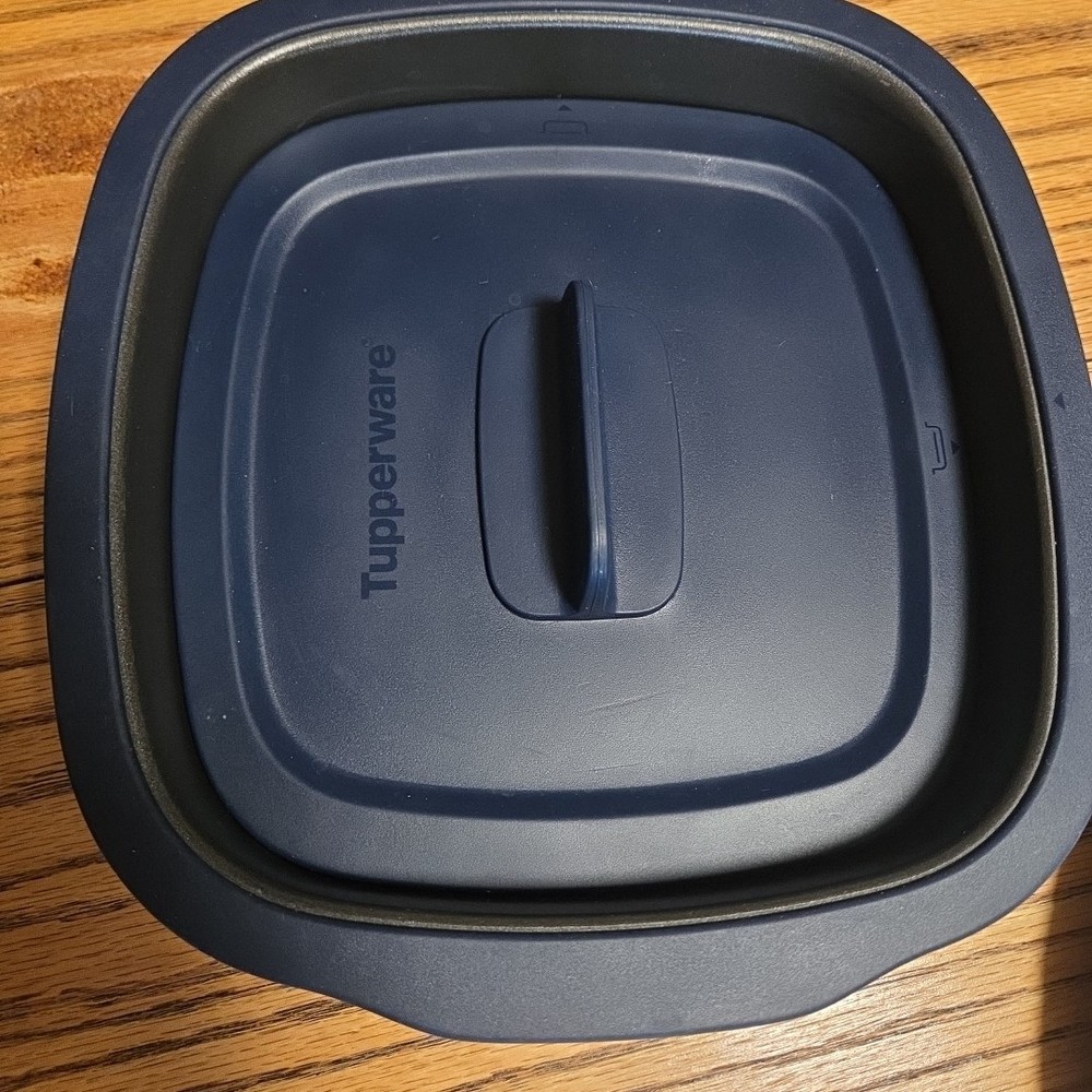 Tupperware MicroPro Series Base & Lid 8270C Micro Pro Microwave NON-STICK