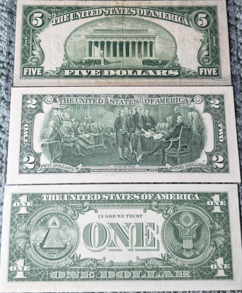 (3) CRISPY STAR NOTES INCLUDING (2) SILVER CERTIFICATES (2) CU & (1) AU