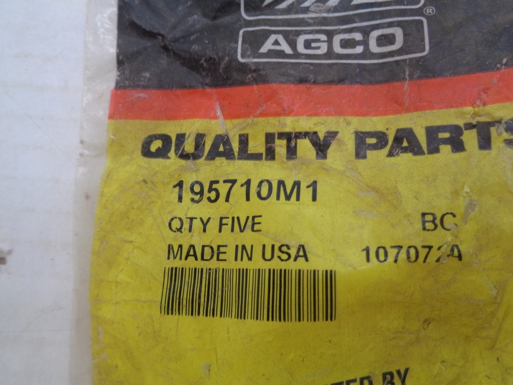 AGCO  RING/ RETAINER - 195710M1 - BX22