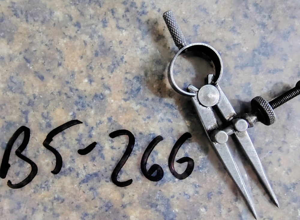 🗽 VINTAGE 2" DIVIDER