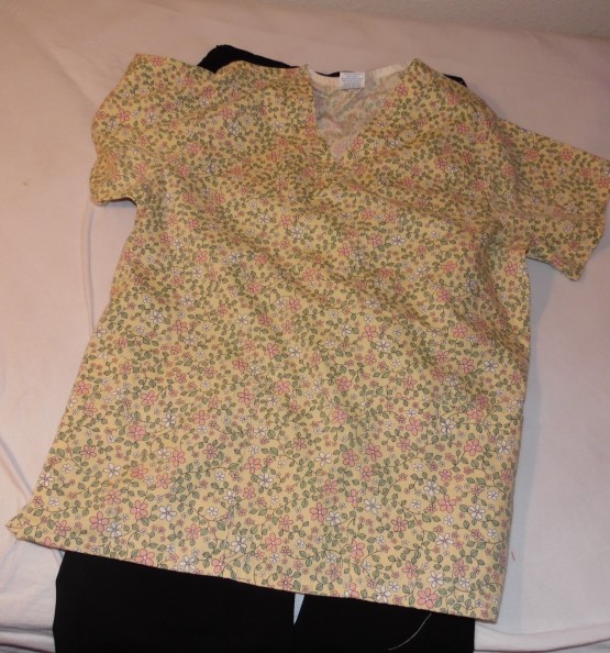 Scrubs small top and bottom